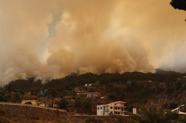Thousands evacuated after fire on Spain’s La Palma