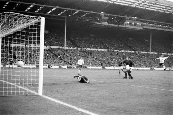 Soccer – World Cup England 1966 – Semi Final – Portugal v England – Wembley Stadium